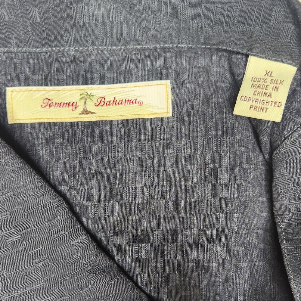 Tommy Bahama Short Sleeve Silk Button Down XL - Picture 3 of 3